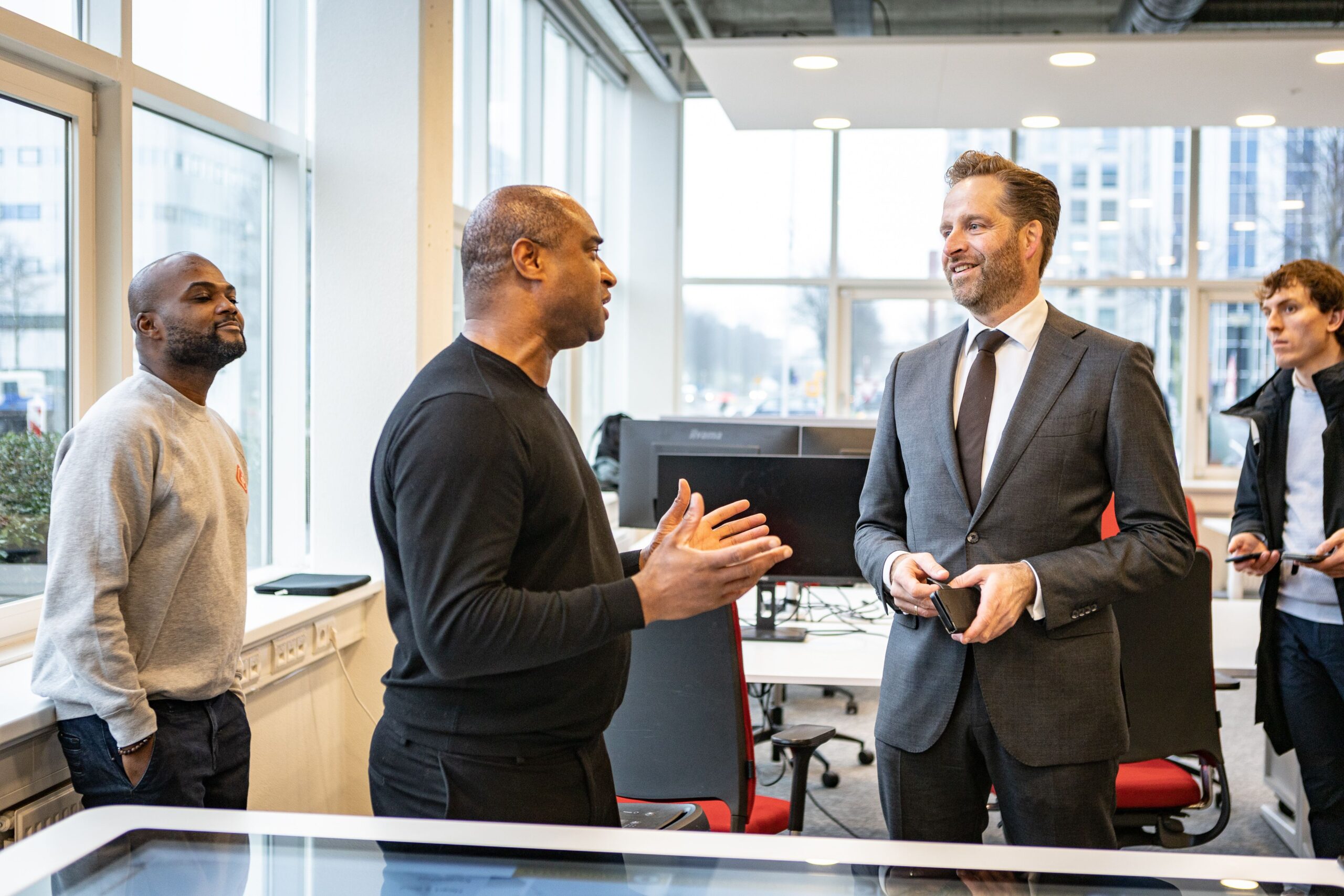 H Jonge op werkbezoek