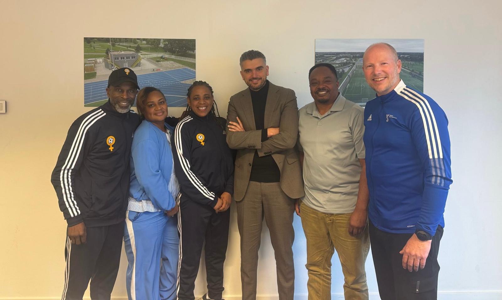 Meidenvoetbal Zuidoost in de lift